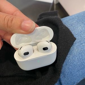 Brand new APPLE AIRPODS (GEN 3)